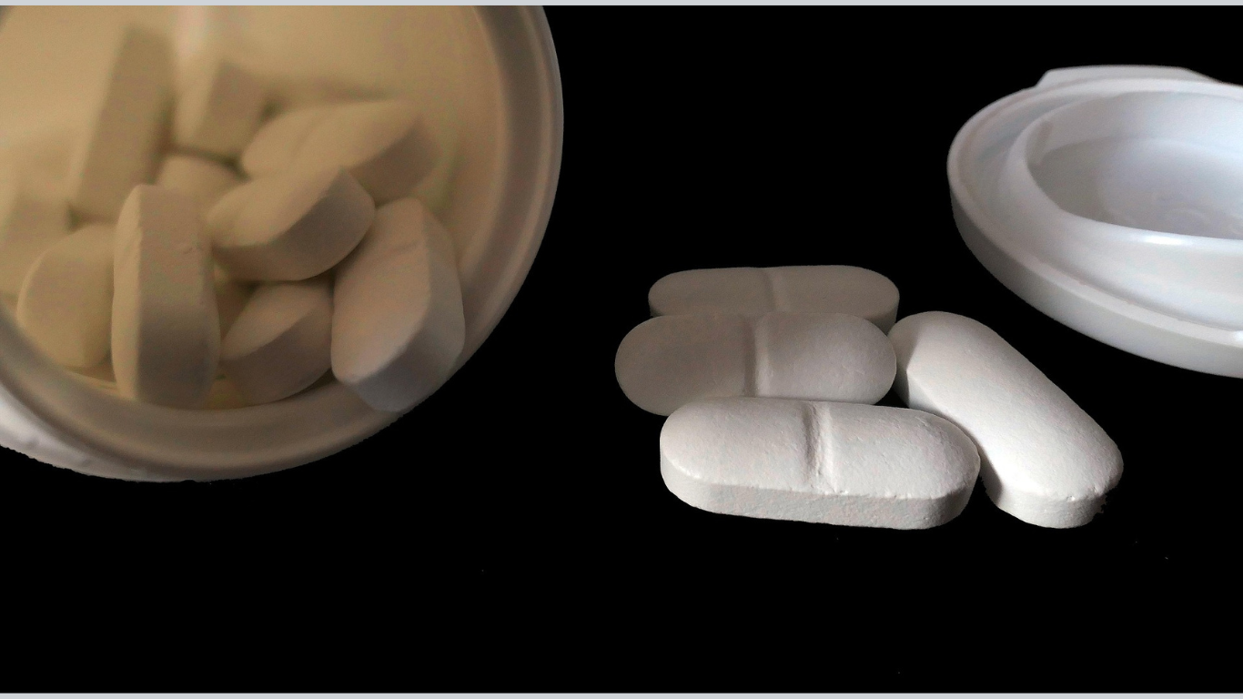 Aspirin vs. Low-Molecular-Weight Heparin in Septic Knee Showdown