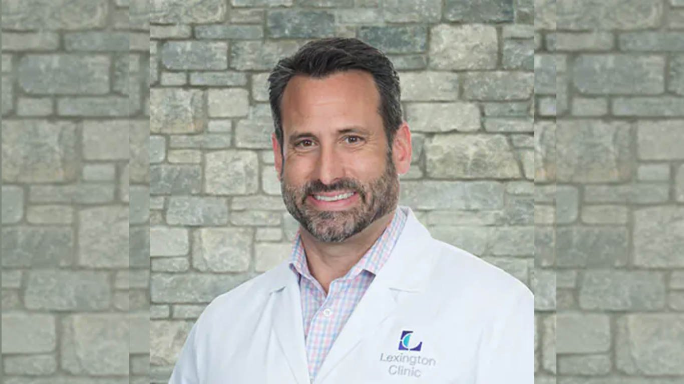 Leading the Way: Lexington Clinic Physician Joins Select Surgeons Nationally in Early Adoption of FDA-approved Thumb Procedure